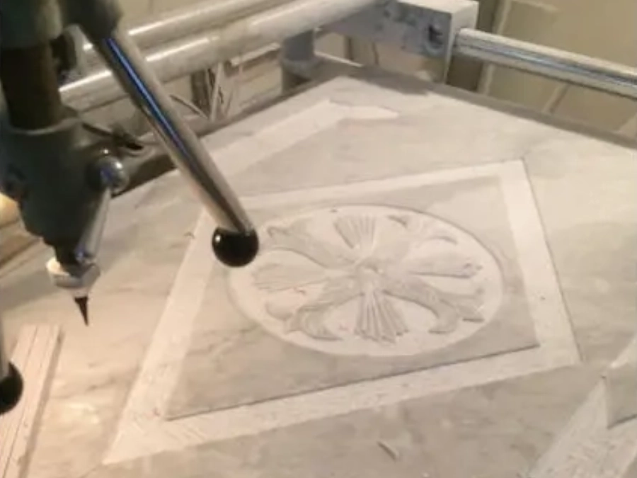 Blocco di marmo lavorato da Cilento Marmi